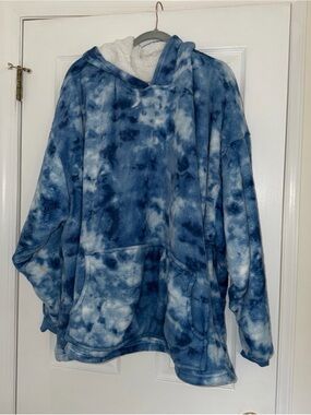 Huggle Comfy  Tie-Dye Sherpa Hoodie one Size #tvwatching #snowdays #workfromhome